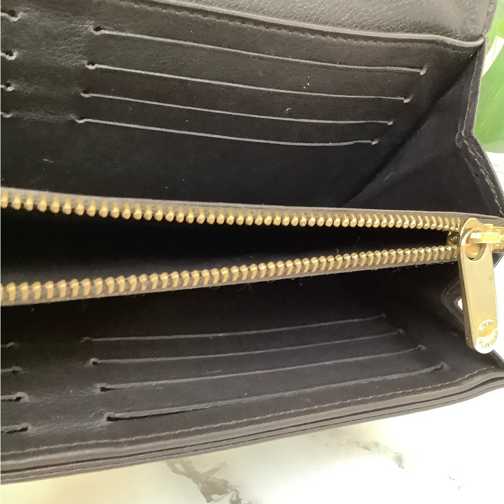 GUC Louis Vuitton Mahina Amelia Long Black Wallet with Gold Hardware - Picture 6 of 7